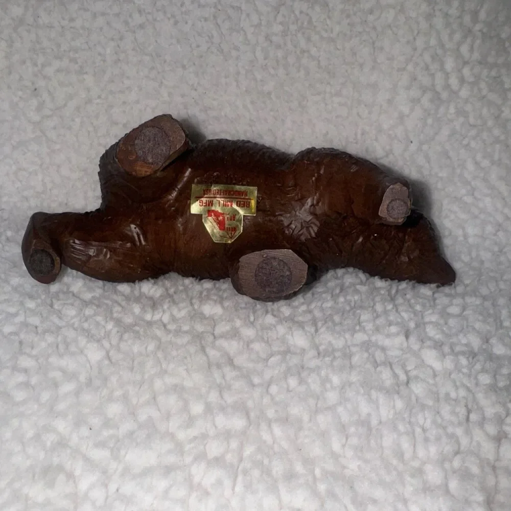 Vintage Red Mill Mfg Carved Brown Grizzly Bear Figurine Pecan Resin 1987